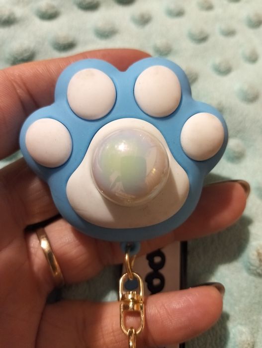 Brelok świecący łapka