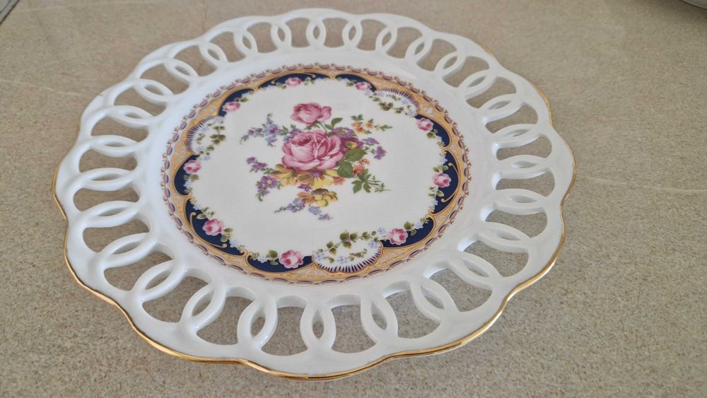 Prato decorativo de porcelana, T. Limoges, pintado à mão