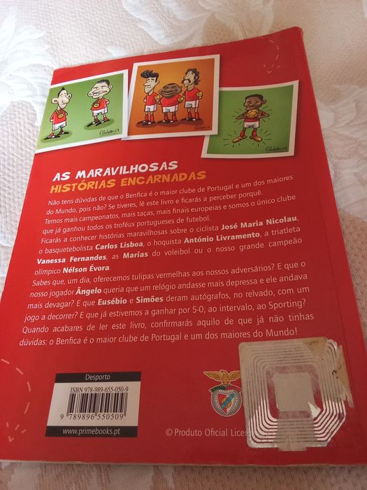 Vendo um lindo livro do Benfica que conta a história do clube