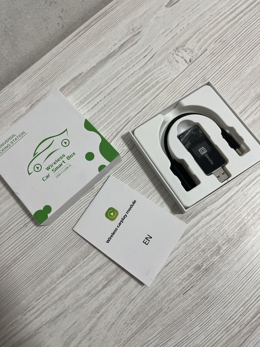 Адаптер CarPlay для iPhone бездротовий