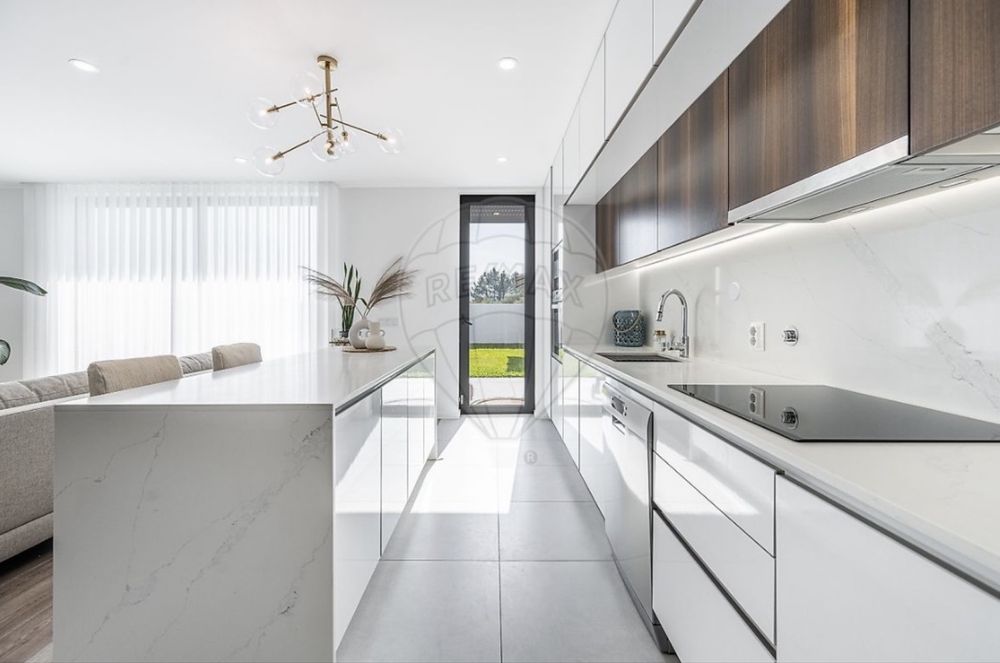Moradia T4 (com Piscina)