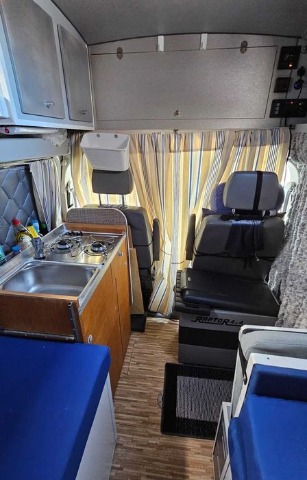 VW T5 Compacta, prática e funcional para duas pessoas