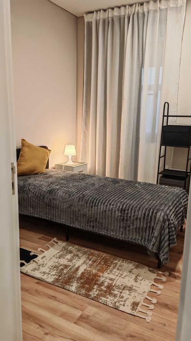 Quarto Premium Mobilado no Porto em Moradia T5 (Areosa) – Frente ao Novo Mercadona e Perto do Polo Universitário da Asprela