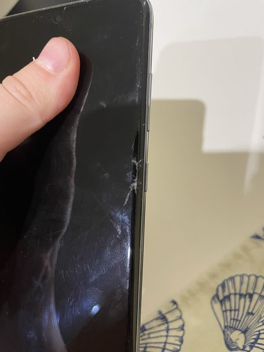 Телефон   Самсунг  S20.