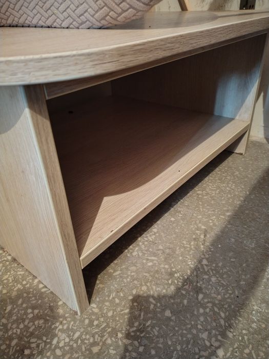 Stoliczek z półką