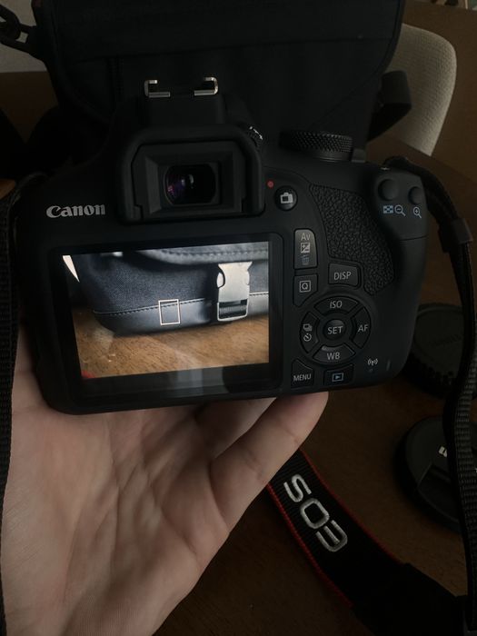 CANON EOS 2000D + 18-55 mm f/3.5-5.6 DC