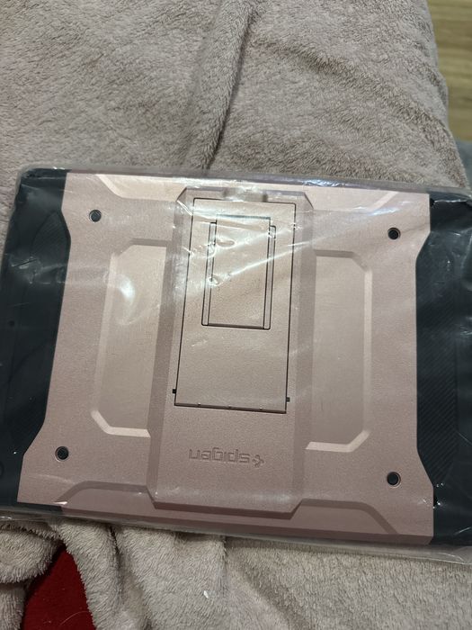 Etui Spigen pancerne z podstawką