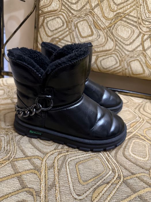 Угги на дівчинку