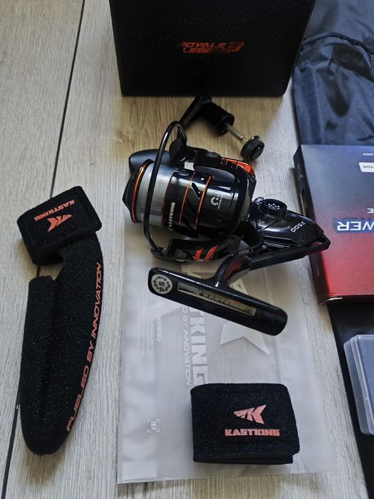 Набор KastKing, спиннинг Brutus, катушка Royale Legend lll, приманка