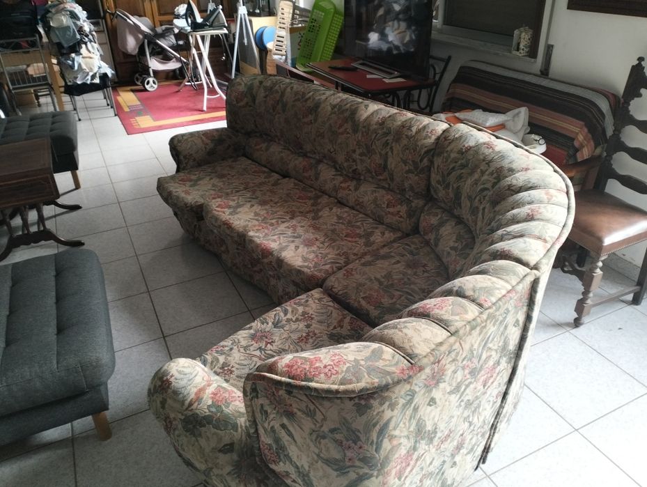 Sofá usado em bom estado , é composto por 3 partes