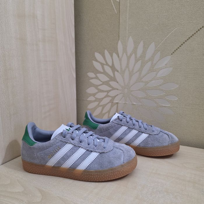 Дитячі кросівки Adidas Gazelle оригінал розмір 30