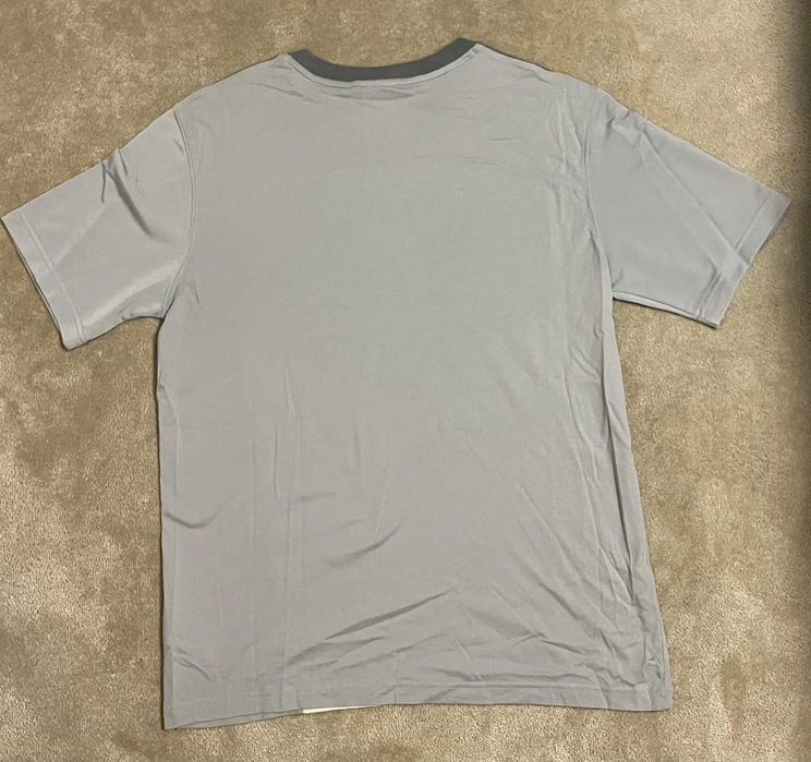 Tshirt cinzenta Nike tamanho L