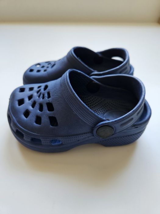 Klapki na basen kapcie a'la Crocs c7 r22-23 chłopca neutralne basic