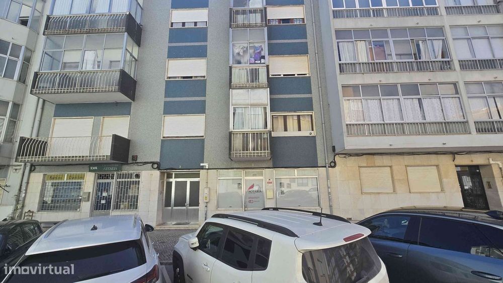 Apartamento T3 centro Corroios com inquilino