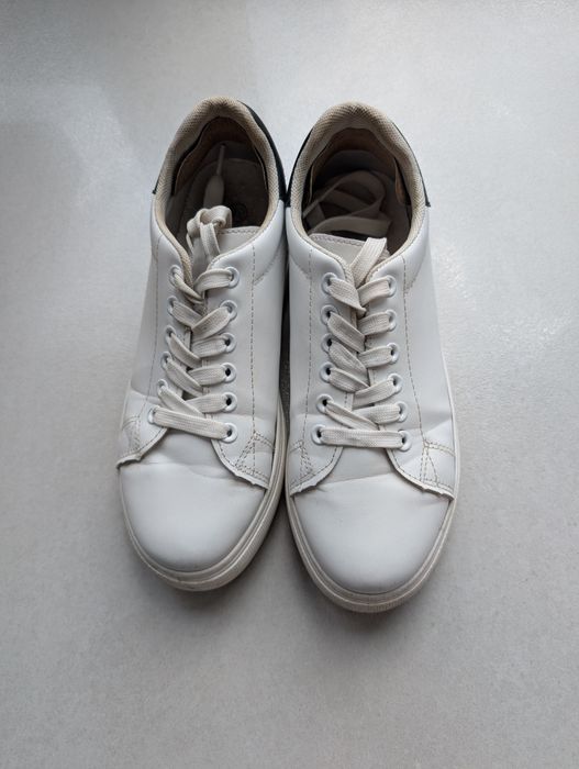 Białe sneakersy damskie Born2Be