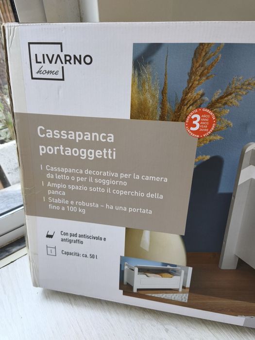 Banco de madeira com arrumação novo