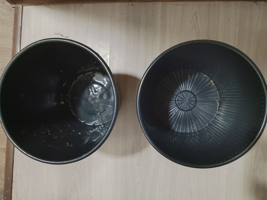 Doniczk pojemniki plastikowe i kubełkowe  3 zł /szt