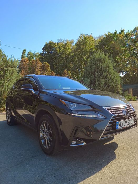 Продаю Lexus nx 300h