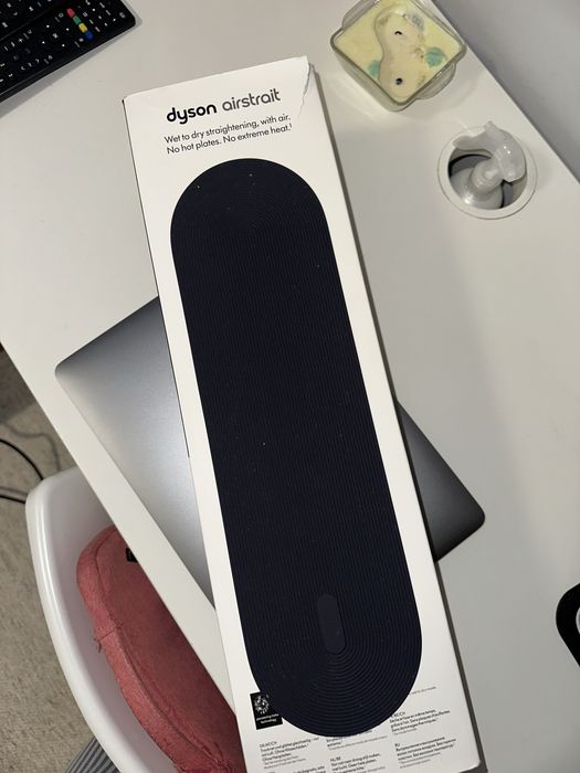 Dyson airstrait