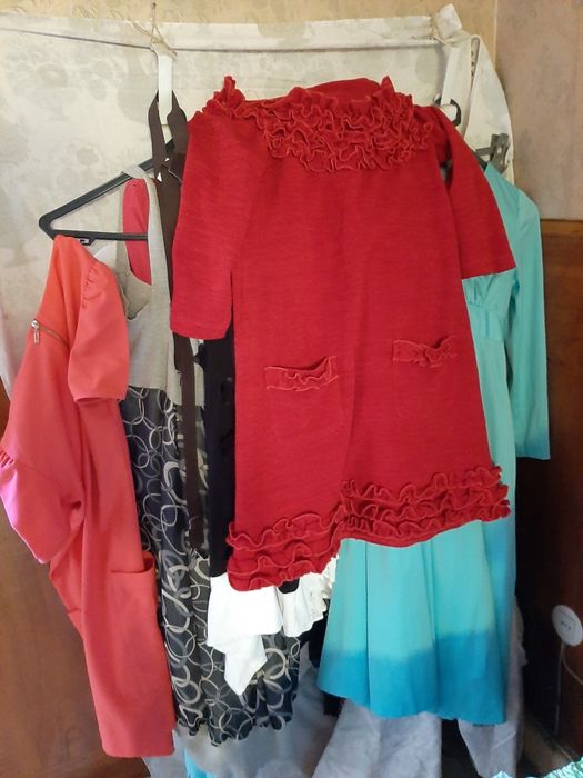 Vestidos e casacos de fazenda e malhaara senhora, de fazenda