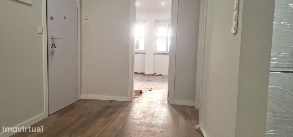T2+1 Remodelado com Terraço junto às Portas de Benfica e Novo Aldi