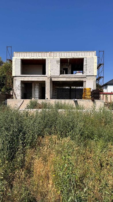 Продам дом на Червоном хуторе 2 этажный 7 соток
