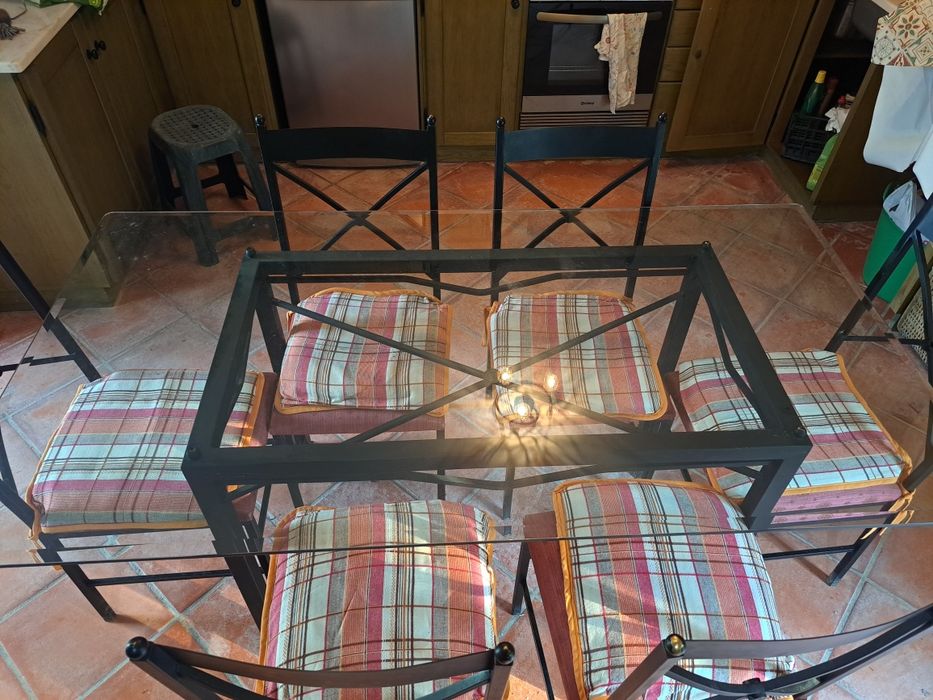 Mesa com 6 cadeiras