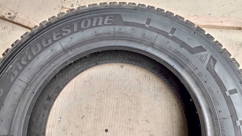 шини 205/65R16C Bridgestone. нові зимова резина