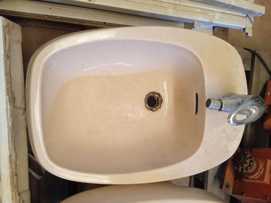 Sanitas 10 beije e branco com tampas