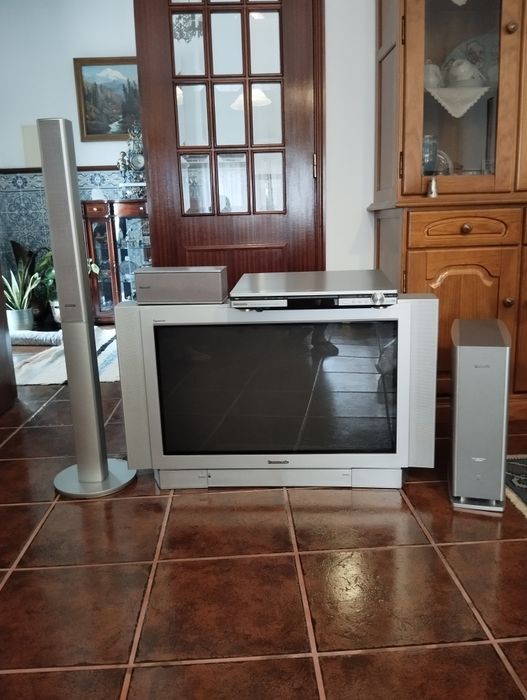TV e Sistema de Som home Cinema