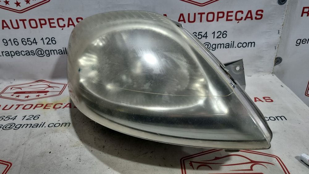 Ótica Farol Frente Direita Renault Trafic 2001 a 2006 7700311374