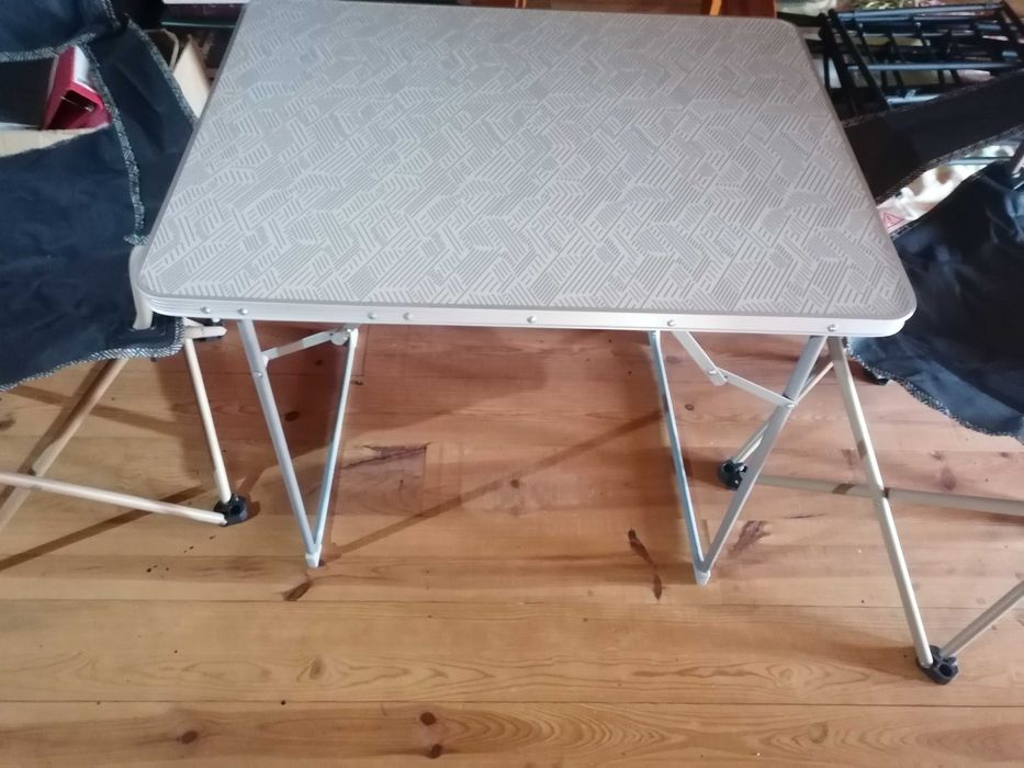 Mesa e cadeiras campismo