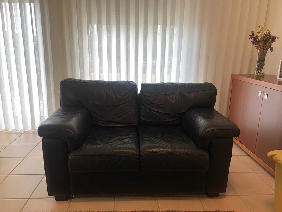 sofá de dois lugares