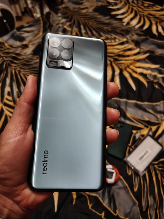 Smartfon Realme 8 pro duży zestaw