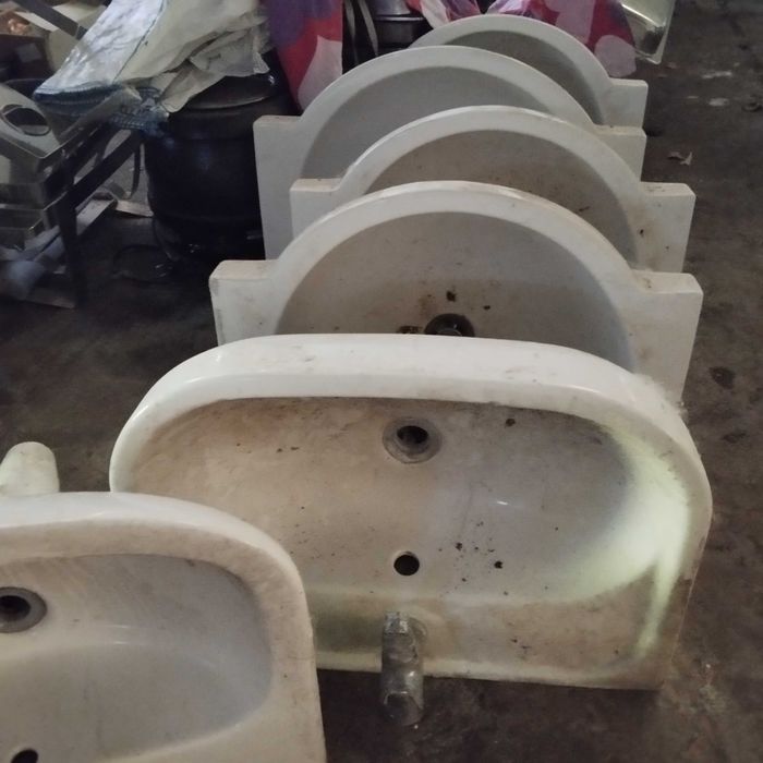 Umywalki 6 sztuk z kranami