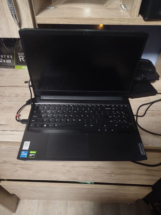 Ігровий ноутбук с зарядкой до нього