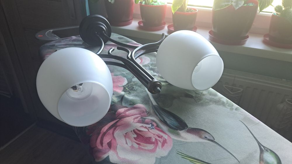 Piękna lampa z dwoma kloszami