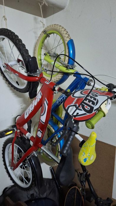 Duas Bicicletas de Criança como Novas