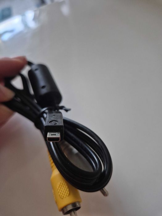 Cabo AV mini-USB para RCA (vídeo e áudio)