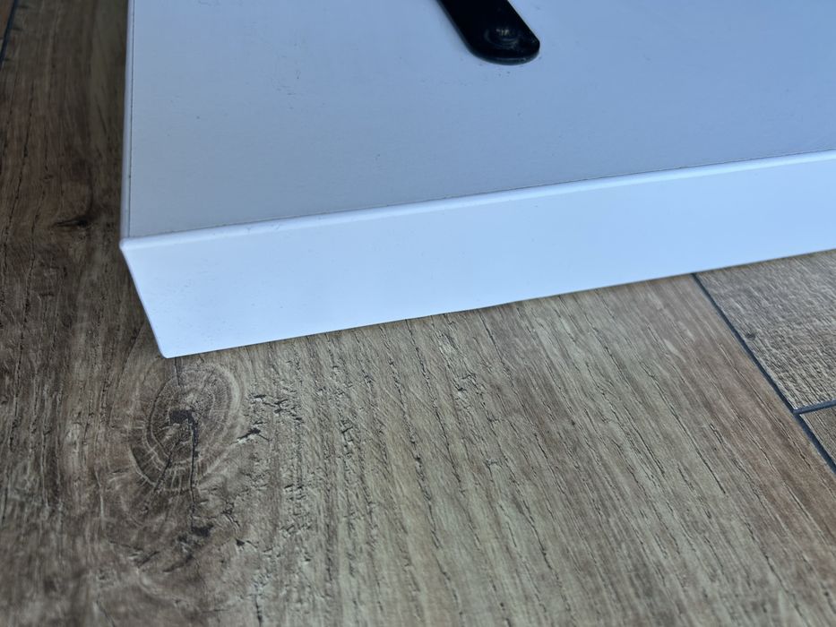 Biala wisząca półka np na książki szerokosc 81 cm - gruba porzadna