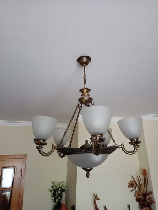 Candeeiros suspensos de estilo clássico em aço e latão envelhecido