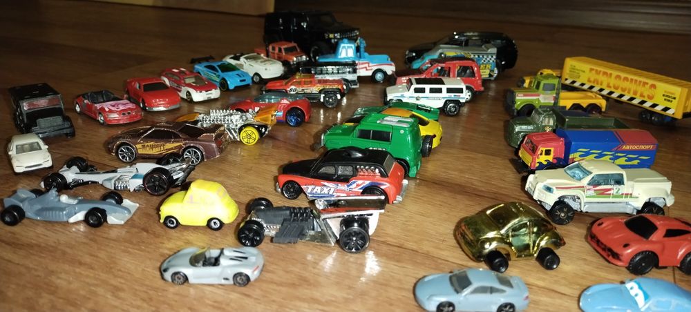 Продам колекцію автомоделяк
