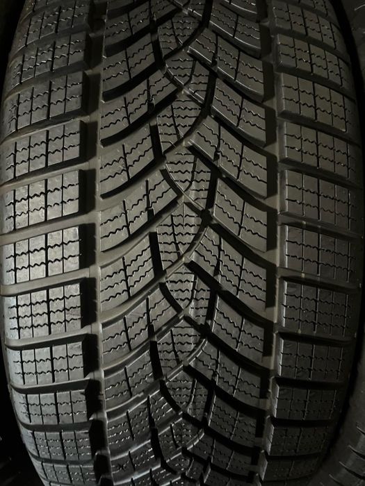 225/50/18 R18 Goodyear Ultra Grip Perfomance + 4шт зима