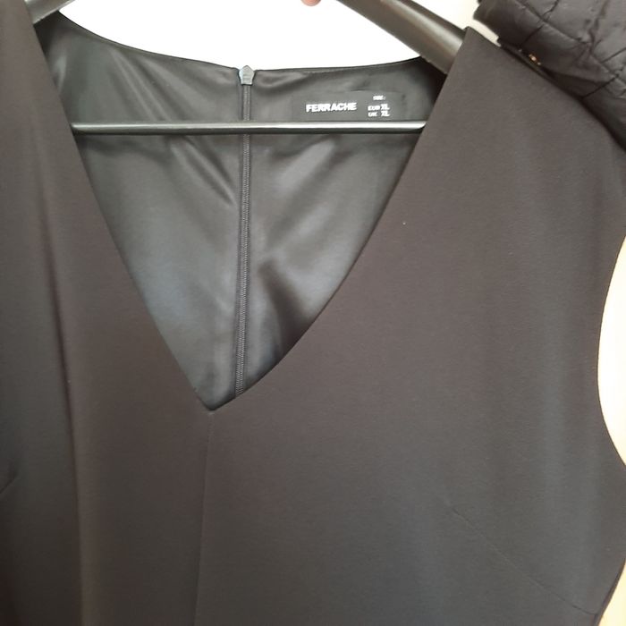 Venda vestido  sem mangas NOVO cor preta marca FERRACHE