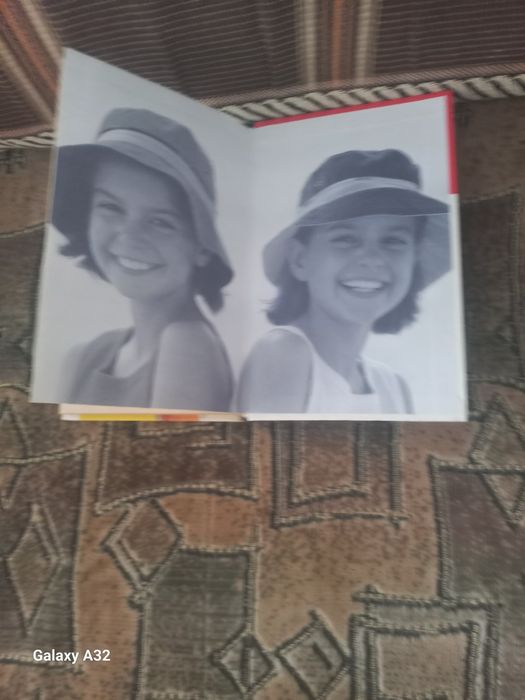 Продам книгу Сучасна Енциклопедія для дівчаток.Ціна 50 гривень.