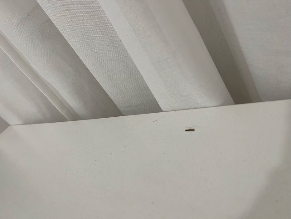 Mesa ikea extensivel com marcas de uso
