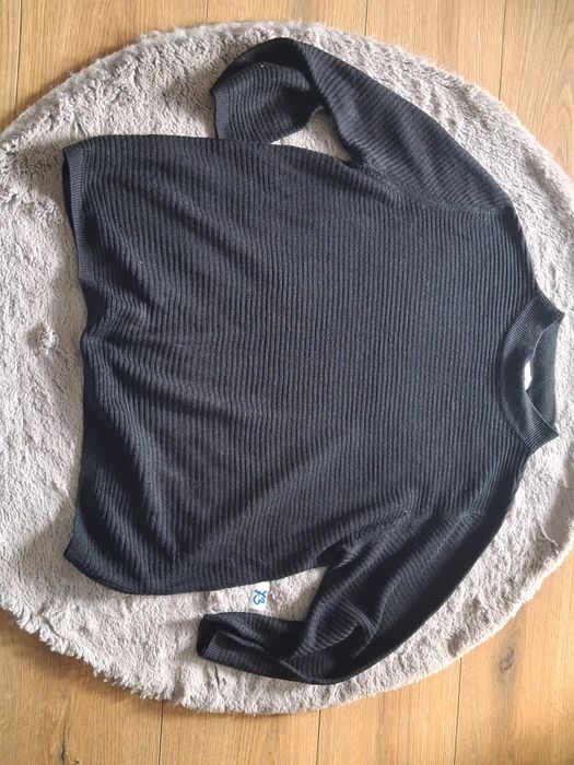 Czarny prozkowany sweter polgolf rekaw 3/4. Rozmiar L