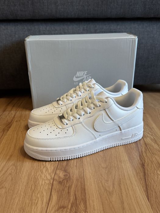 Buty Nike Air Force 1 07 42.5