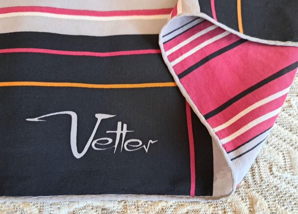 Платок silk, не polyester.  Швейцарія.