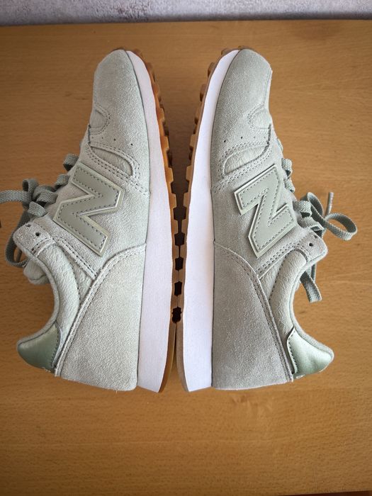 Sapatilhas New Balance novas (2 pares, 2 cores diferentes)